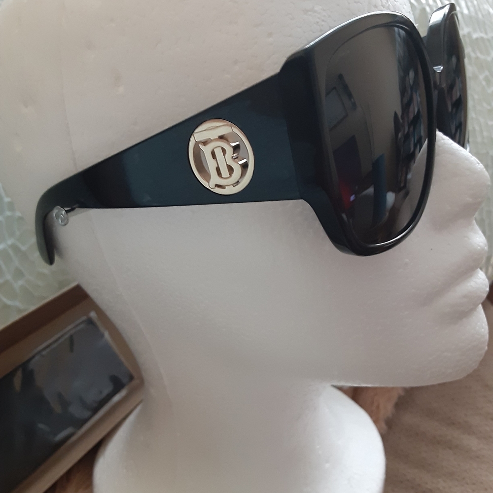 COPY - Black Burberry sunglasses